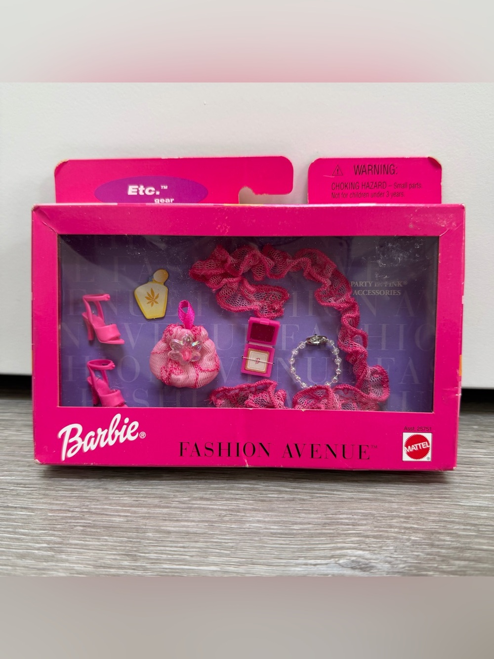 BARBIE MATTEL VINTAGE FASHION AVENUE PARTY IN PINK ACCESSORIES #25751 NIB NOS